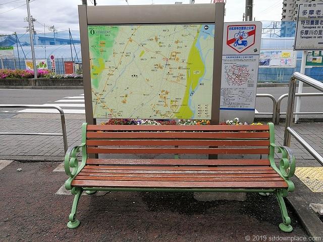 中野島駅前のベンチ