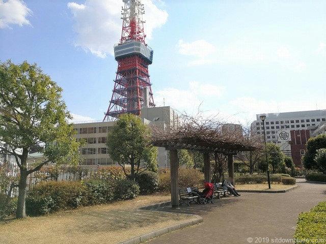 芝給水所公園のパーゴラと東京タワー