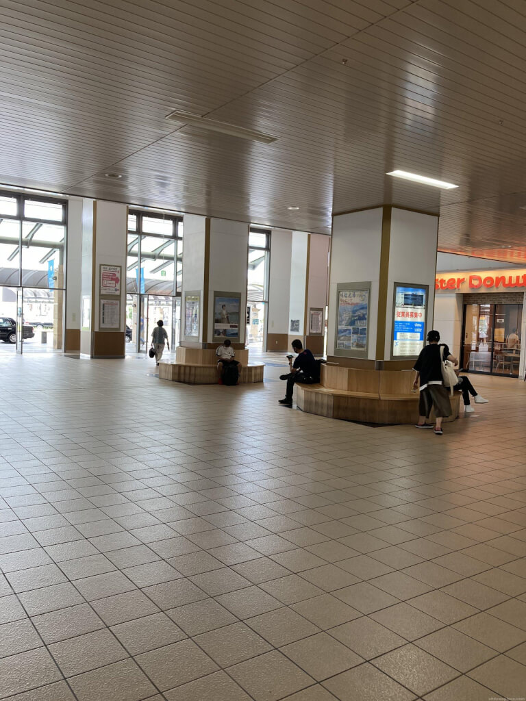 【福知山駅】改札前コンコースの休憩場所2
