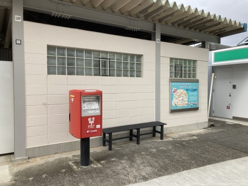 【福崎駅】駅前信用金庫ATM前の休憩場所1