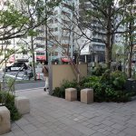 【春日駅】文京ガーデン 白山通り側の休憩場所