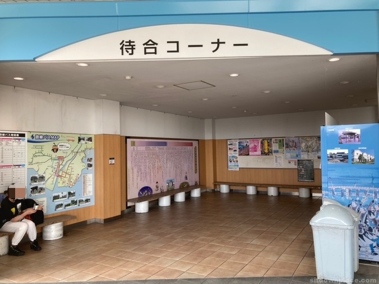 【播州赤穂駅】南出口階段付近の休憩場所2