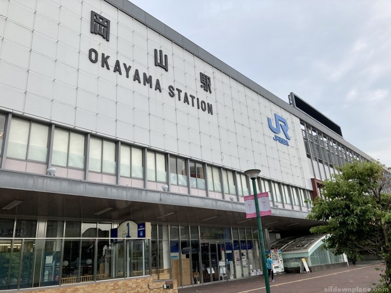 【岡山駅】東口 桃太郎像・駅前噴水付近の休憩場所2