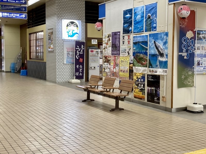 【新下関駅】観光案内所の裏側の休憩場所1