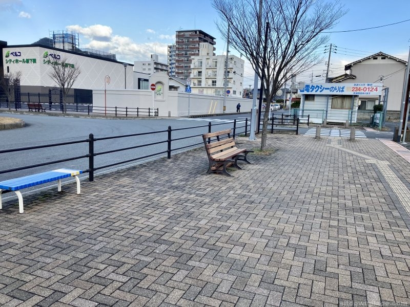 【新下関駅】東口側バス停留所付近の休憩場所2