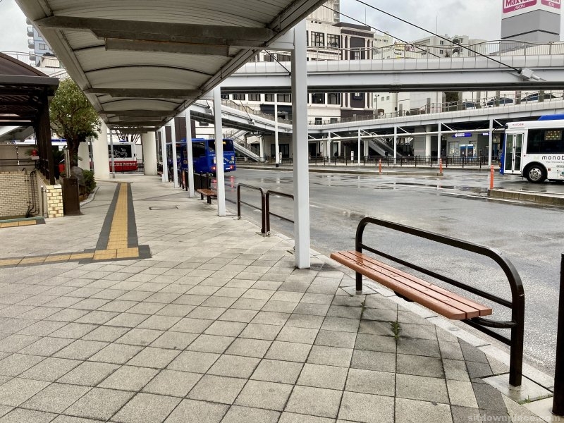 【下関駅】東口 １階バスのりば付近の休憩場所1