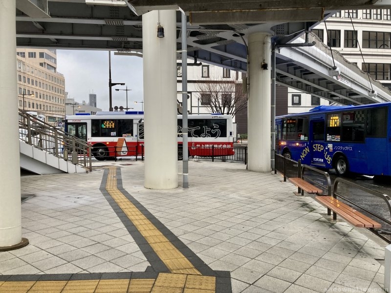 【下関駅】東口 １階バスのりば付近の休憩場所2