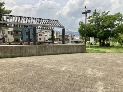 【西宮駅】東川親水中公園の休憩場所3